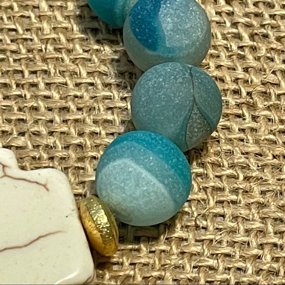 artisan stretch bracelet turquise howlite glass - Picture 2 of 8